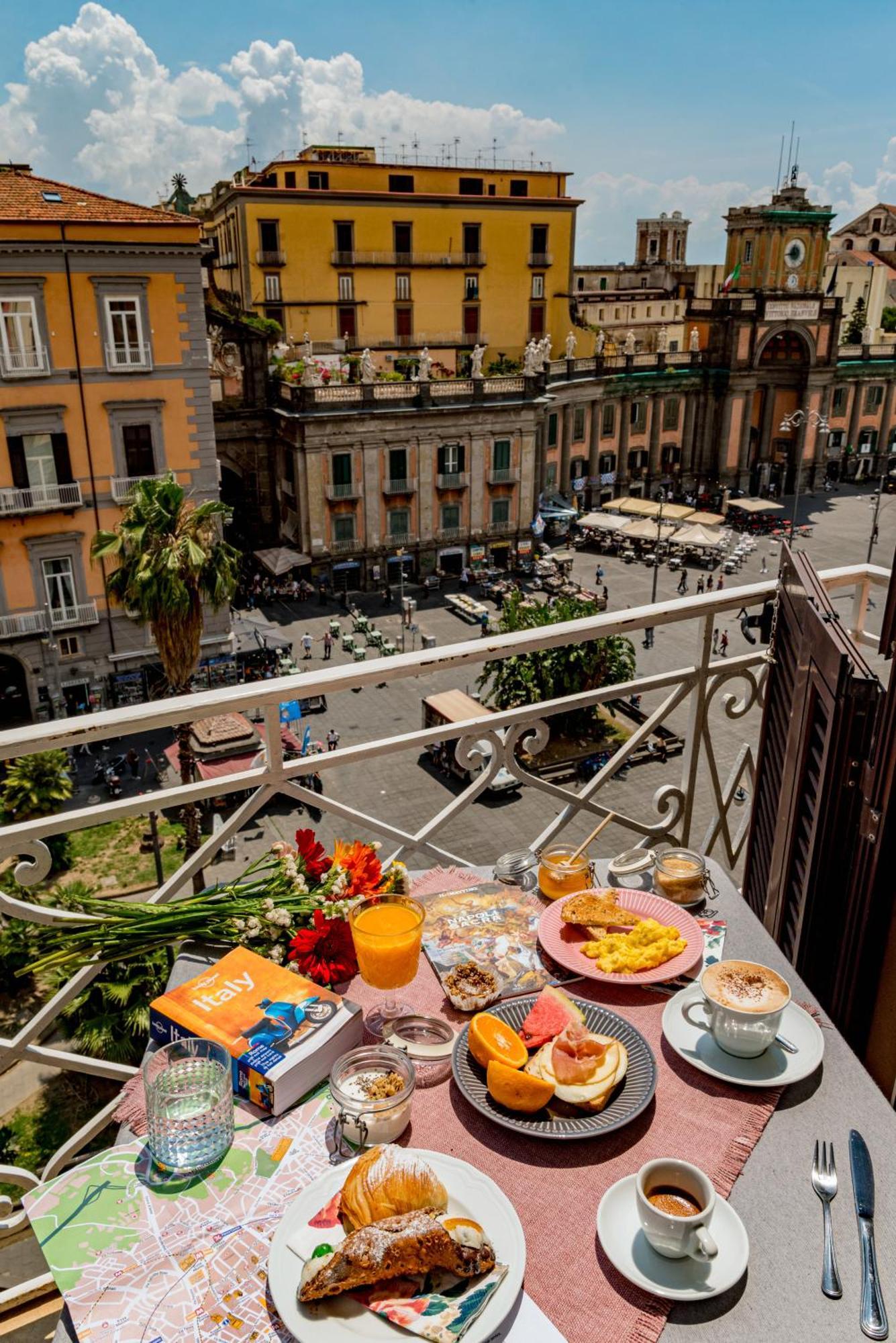 B&B Ruffo Di Bagnara Palazzo Monumentale Naples Exterior photo